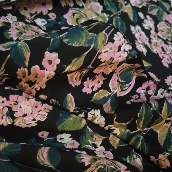 Floral V-Neck Ruffle Dress - Black and Pink - Picture 8 of 9